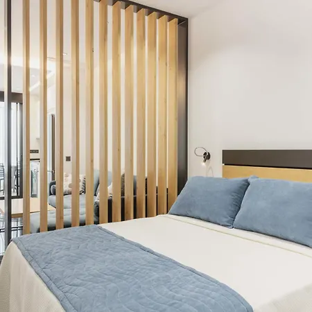 Un Acogedor Complejo Compuesto De 5 Apartment *