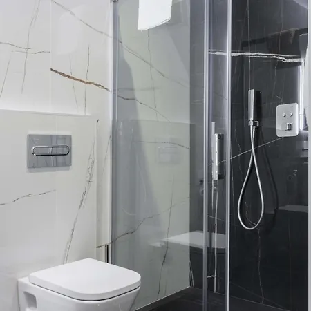 Un Acogedor Complejo Compuesto De 5 Apartment