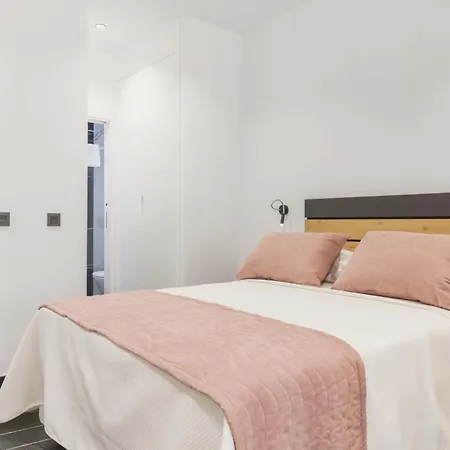 Un Acogedor Complejo Compuesto De 5 Apartment *