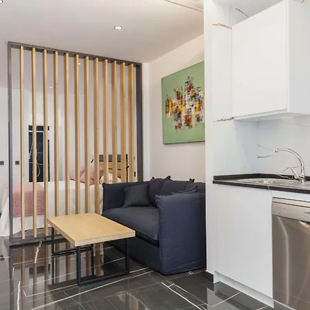 Un Acogedor Complejo Compuesto De 5 Apartment Barbate