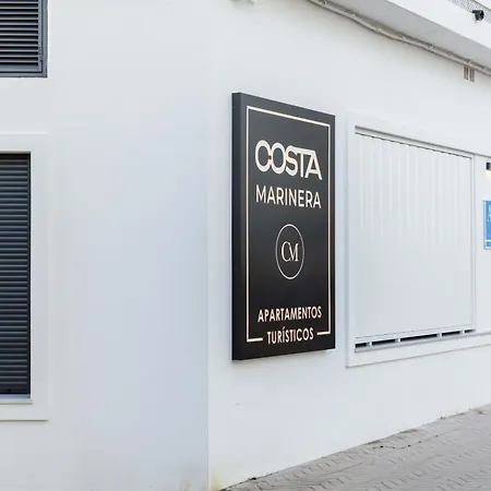 Un Acogedor Complejo Compuesto De 5 Apartment Barbate